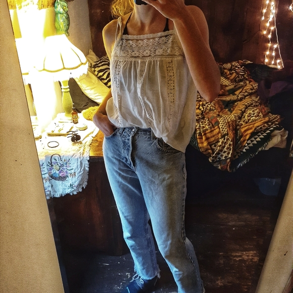 Sheer Apron Lace Tank - Picture 4 of 12